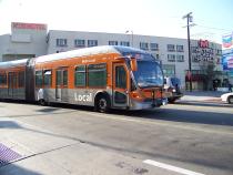 Transport en commun avec l'autobus articulé de Los Angeles County Metropolitain Transportation Authority