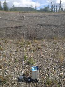 Utilisation du gravimètre CG5 de Scintrex, Dry Creek, Yukon, 2013.